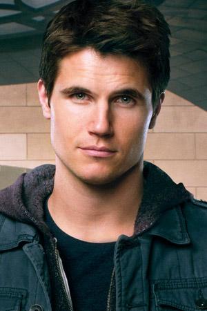 Profile picture of Robbie Amell